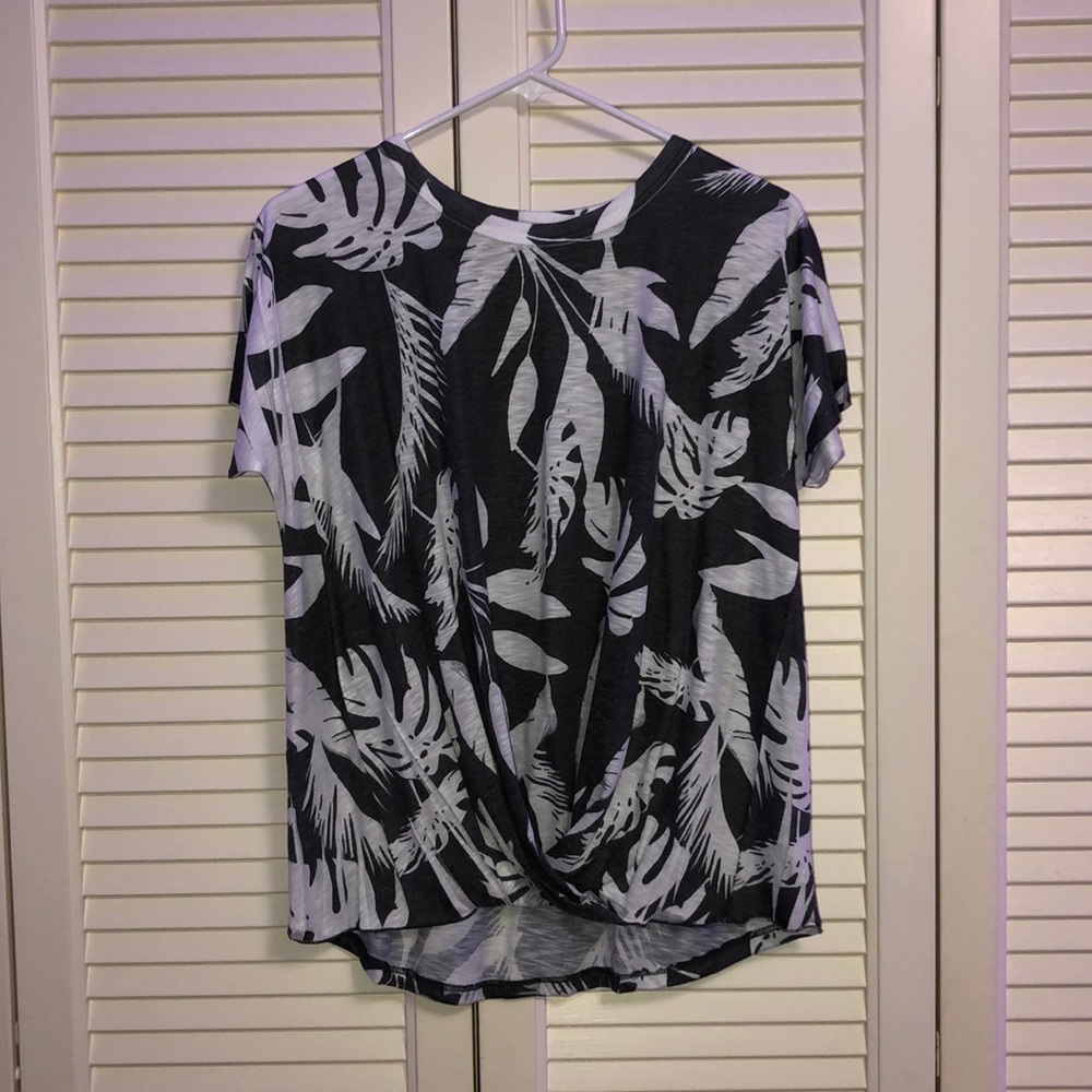 grey/white knitted shirt